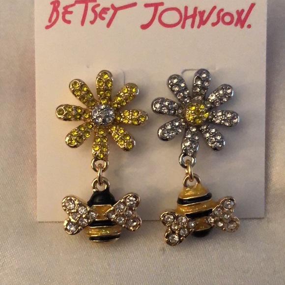 Betsey Johnson Daisy & Bee Mismatched Drop Earrings Crystal Accents NWT - Picture 3 of 15